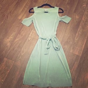 Belle sky sleeveless-off the shoulder dress